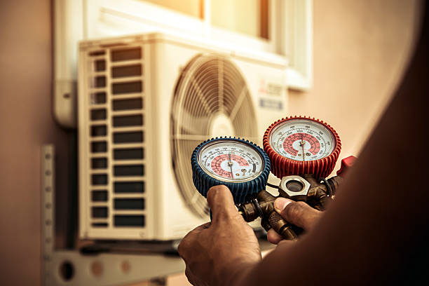 Professional Hvac technician working in Plano, IL